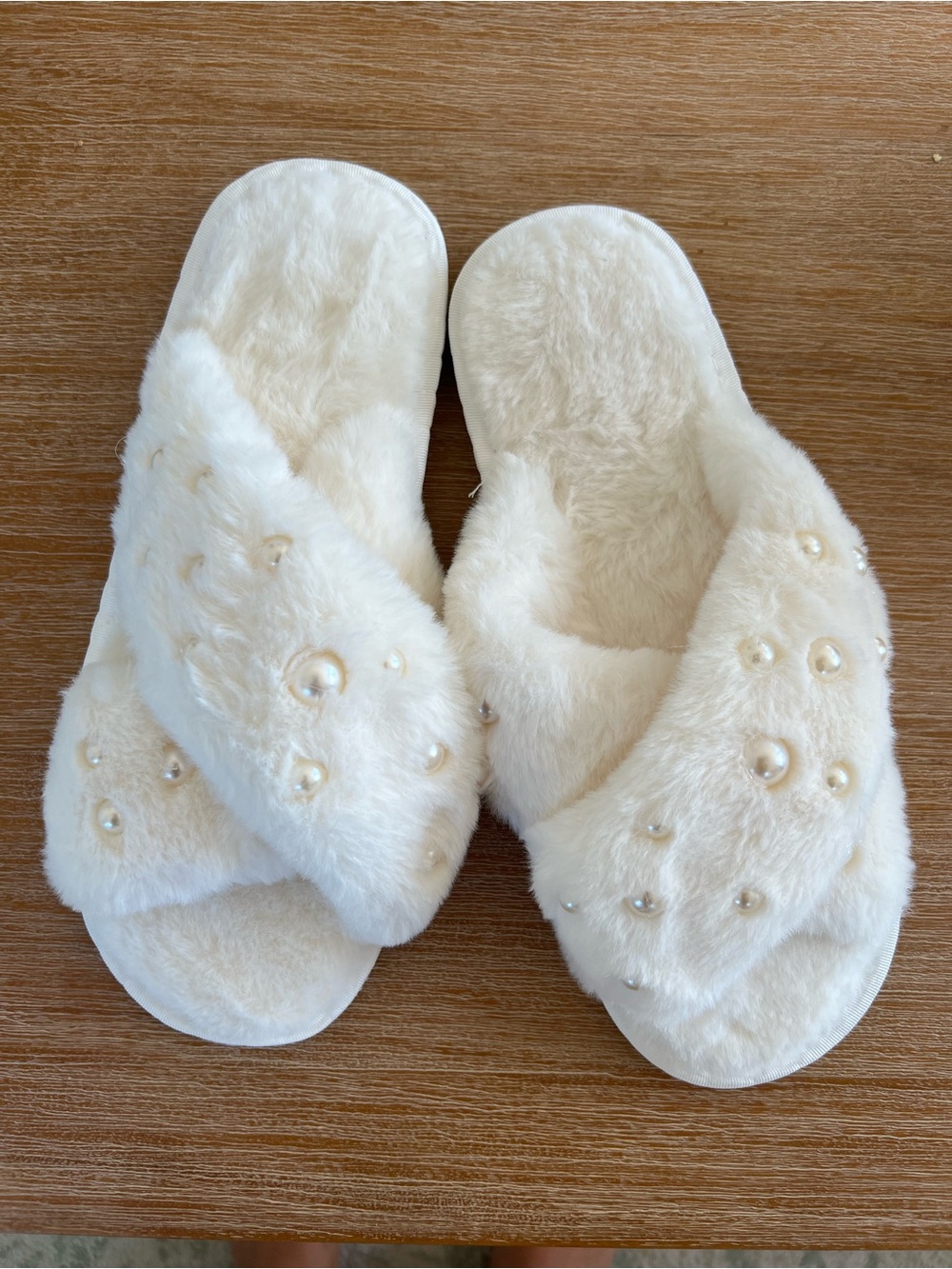 Plush Pearl-Embellished White Women's Slippers